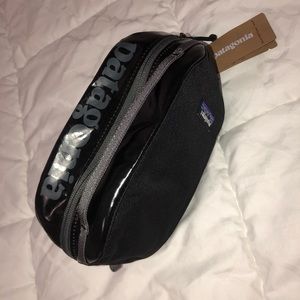 Patagonia bag “Black Hole Cube”